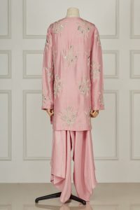 Pink embroidered kurta set by Anamika Khanna (2)