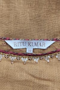 Yellow embroidery kurta set by Ritu Kumar (4)